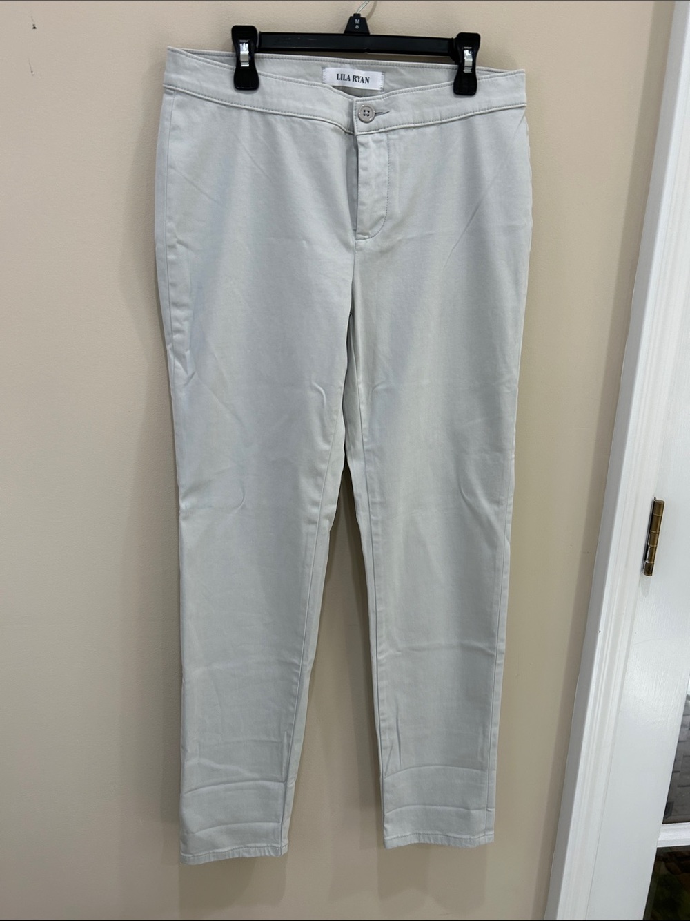LILA RYAN Women's Light Gray Straight-Leg Chinos